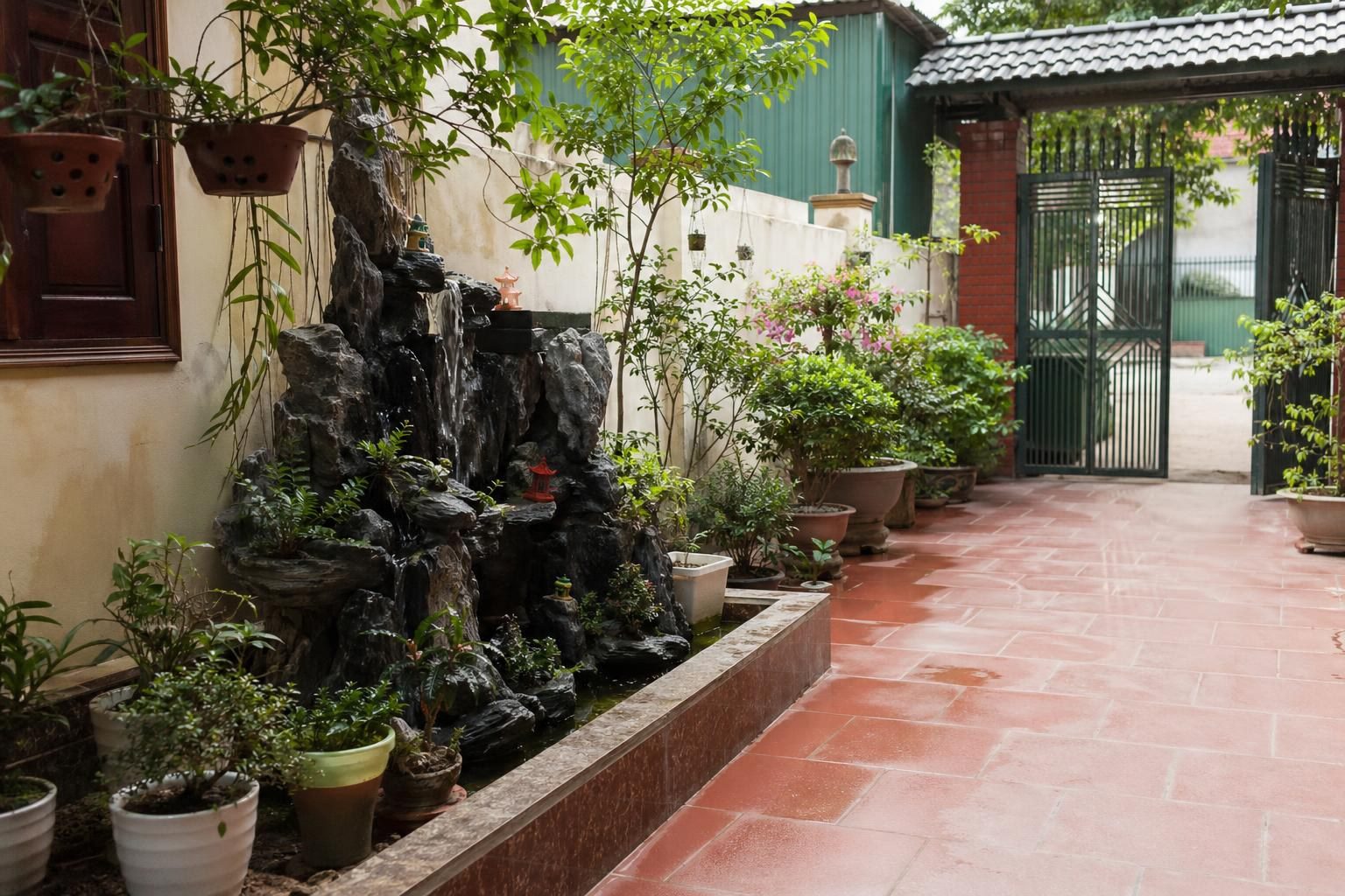 Hòn Non Bộ Sân Vườn Trong Sân Nhà Việt Nam